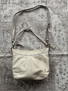 Coach Leather Soho Hobo Bag in Chalk/Light Ivory